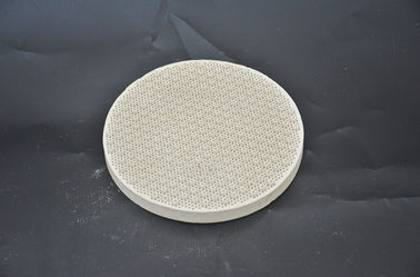Cordierita de cerámica de la placa de la hornilla del panal redondo para el φ 50 * 13m m del horno de gas