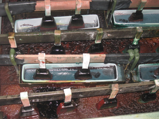 Cerámica de alumina porosa para electrolizar el cromo duro
