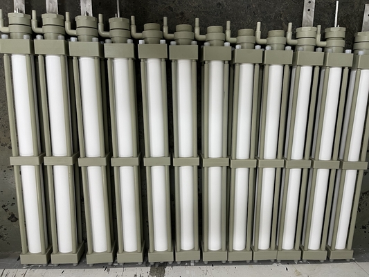 Membrana cerámica de alumina porosa electrolítica para ánodo de aleación de zinc y níquel