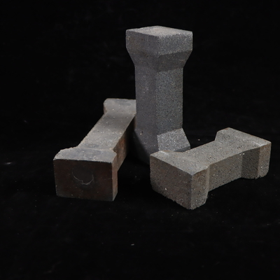 Los postes de horno de forma de ladrillo con porosidad aparente del 7-8% y carburo de silicio duradero
