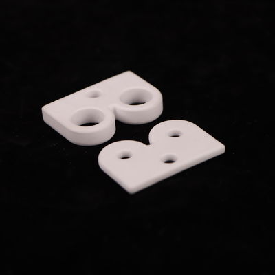 25-35 W/mK Conductividad Térmica Cerámica de Óxido de Aluminio La Combinación Perfecta para Productos Duros y Blancos