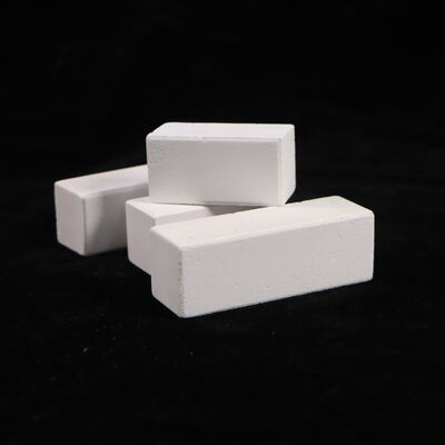 Resistencia a la trituración en frío superior a 90 MPA Fuegos de postes compuestos de corindón mullita y densidad 2,8 gcm3 diseñados para el rendimiento en sistemas de hornos industriales