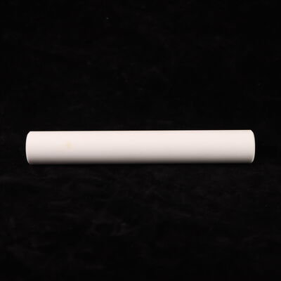 Cerámica de óxido de aluminio blanco que proporciona una resistencia a la tracción de 200-400 MPa, excelente para aplicaciones de ingeniería de precisión.