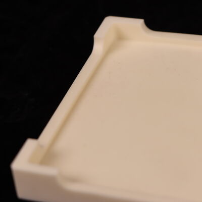 Poissons ratio 025 bandeja cerámica de óxido de aluminio con resistencia dieléctrica de 18 a 20 KV por milímetro y resistencia flexionada de 200 a 400 MPa