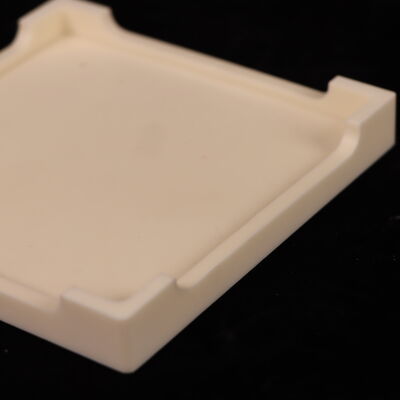 Poissons ratio 025 bandeja cerámica de óxido de aluminio con resistencia dieléctrica de 18 a 20 KV por milímetro y resistencia flexionada de 200 a 400 MPa