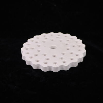 Conductividad térmica de 3.5 a 4.5 vatios por metro Kelvin. Cerámica de mullita con coeficiente de expansión térmica de 4.5 a 5.5 por 10 a la menos 6 por Kelvin y porosidad inferior al 15 por ciento.