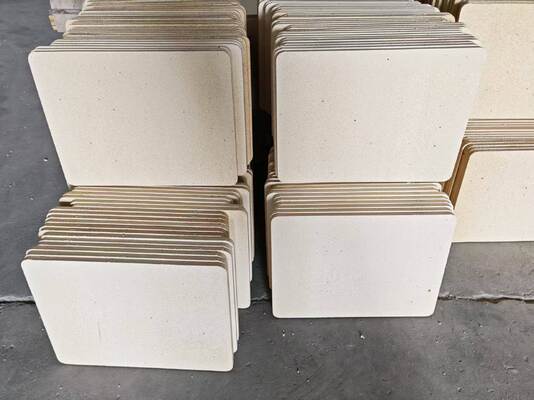 Estantes de horno de cordierita y mulita sin esmaltar con borde liso optimizados para un rendimiento duradero del estante del horno bajo estrés térmico