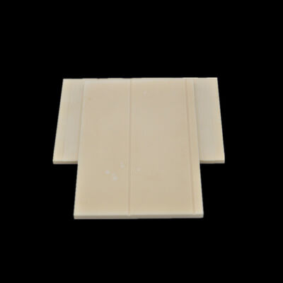 Densidad 3.75 3.9 g cm3 placa de cerámica de alúmina de alta temperatura resistencia a la tracción 200 400 MPa adecuada para equipos y componentes resistentes al calor
